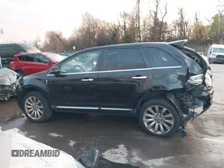 2014 Lincoln MKX z VIN 2LMDJ8JK0EBL19868, wystawiony jako IAAI lot #40960894 z przebiegiem 88 609 mil mil oraz . Historia ofert i sprzedaży dostępna na DreamBid. Obrazek 14.