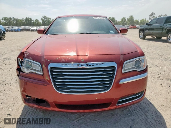 2013 Chrysler 300 z VIN 2C3CCAAG1DH568995, wystawiony jako Copart lot #56278975 z przebiegiem 133 201 mil mil oraz Szkoda całkowita • Salvage title. Historia ofert i sprzedaży dostępna na DreamBid. Obrazek 5.