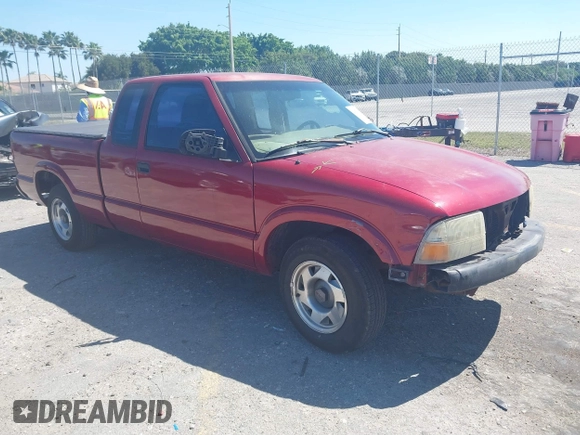 2000 GMC Sonoma SLS with VIN 1GTCS1952YK258239, listed as a IAAI auction lot 41789965 with 151,639 mi miles. Bid and sale history available at carsss.com. Image 1.