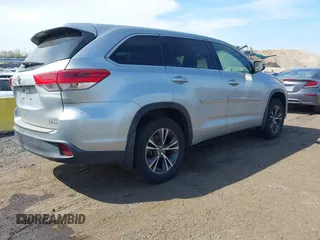 2018 Toyota Highlander LE с VIN 5TDBZRFH2JS499320, выставлен на аукционе IAAI как лот 42099889 с пробегом 642 396 миль миль и . История ставок и продаж доступна на DreamBid. Изображение 4.