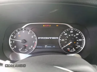 2024 Nissan Frontier SV z VIN 1N6ED1EJ9RN652436, wystawiony jako Copart lot #58829885 z przebiegiem 18 520 mil mil oraz Szkody całkowita. Historia ofert i sprzedaży dostępna na DreamBid. Obrazek 9.