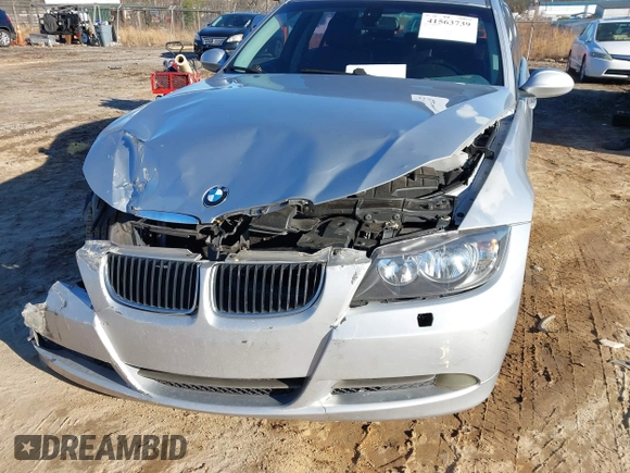 2006 BMW 3 Series 325i with VIN WBAVB13516KX40275, listed as a IAAI auction lot 41563739 with 185,783 mi miles. Bid and sale history available at carsss.com. Image 6.