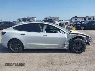 2023 Tesla Model 3 с VIN 5YJ3E1EAXPF553997, выставлен на аукционе IAAI как лот 41903219 с пробегом 31 981 миль миль и . История ставок и продаж доступна на DreamBid. Изображение 13.