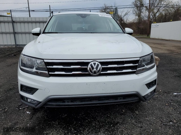 2020 Volkswagen Tiguan SE with VIN 3VV2B7AX2LM179152, listed as a Copart auction lot 52577475 with 61,691 mi miles and Salvage Title. Bid and sale history available at carsss.com. Image 5.