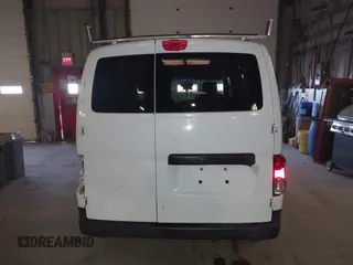 2015 Nissan NV200 S z VIN 3N6CM0KN0FK696271, wystawiony jako IAAI lot #41091873 z przebiegiem 89 652 mil mil oraz . Historia ofert i sprzedaży dostępna na DreamBid. Obrazek 16.