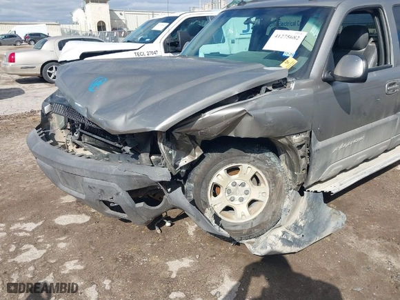 2003 Chevrolet Avalanche with VIN 3GNEC13T53G177692, listed as a IAAI auction lot 41275682 with 178,158 mi miles. Bid and sale history available at carsss.com. Image 6.