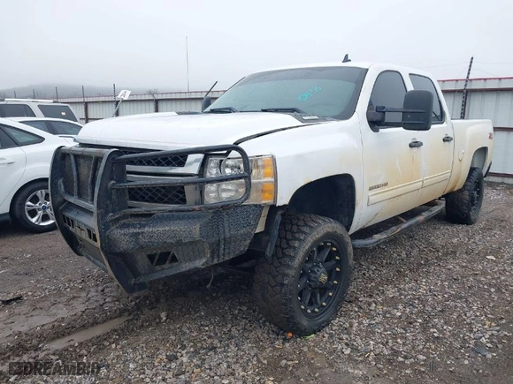 2014 Chevrolet Silverado 2500HD LT with VIN 1GC1KXC83EF101093, listed as a IAAI auction lot 41368673 with 286,280 mi miles. Bid and sale history available at carsss.com. Image 2.