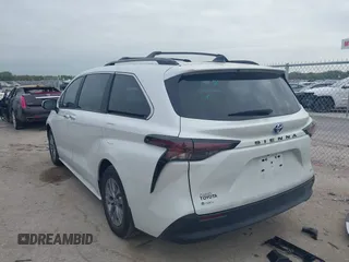 2025 Toyota Sienna XLE with VIN 5TDYRKECXSS230300, listed as a IAAI auction lot 41898171 with 4,008 mi miles. Bid and sale history available at carsss.com. Image 3.