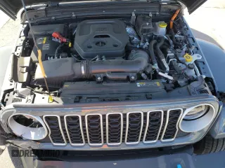 2024 Jeep Wrangler Sahara z VIN 1C4RJXP62RW228549, wystawiony jako Copart lot #57480235 z przebiegiem 6 036 mil mil oraz Szkoda całkowita • Salvage title. Historia ofert i sprzedaży dostępna na DreamBid. Obrazek 12.