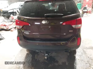 2014 Kia Sorento LX z VIN 5XYKT3A63EG429977, wystawiony jako IAAI lot #41537822 z przebiegiem 121 423 mil mil oraz . Historia ofert i sprzedaży dostępna na DreamBid. Obrazek 16.