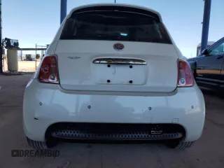 2015 FIAT 500e z VIN 3C3CFFGE2FT503321, wystawiony jako Copart lot #62170495 z przebiegiem 61 091 mil mil oraz Czysty tytuł • Clean title. Historia ofert i sprzedaży dostępna na DreamBid. Obrazek 6.