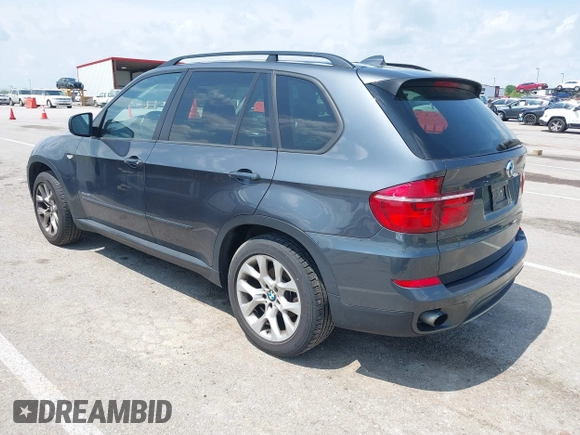 2011 BMW X5 35i with VIN 5UXZV4C57BL739907, listed as a IAAI auction lot 42135572 with 0 mi miles. Bid and sale history available at carsss.com. Image 3.