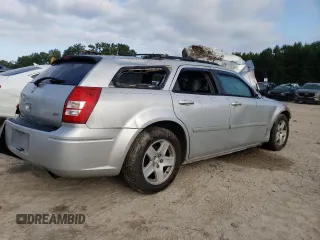 2005 Dodge Magnum SE z VIN 2D4FV48V75H154553, wystawiony jako Copart lot #71887724 z przebiegiem Nie podano mil oraz Szkoda całkowita • Salvage title. Historia ofert i sprzedaży dostępna na DreamBid. Obrazek 3.