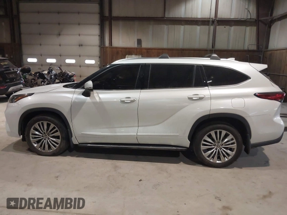 2022 Toyota Highlander Platinum z VIN 5TDFZRBH6NS192150, wystawiony jako IAAI lot #41291531 z przebiegiem 67 474 mil mil oraz . Historia ofert i sprzedaży dostępna na DreamBid. Obrazek 15.