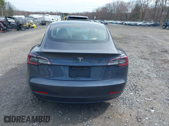 2023 Tesla Model 3 z VIN 5YJ3E1EA5PF451085, wystawiony jako IAAI lot #41941655 z przebiegiem 56 532 mil mil oraz . Historia ofert i sprzedaży dostępna na DreamBid. Obrazek 16.