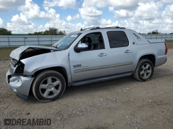 2013 Chevrolet Avalanche LT with VIN 3GNMCFE00DG149926, listed as a Copart auction lot 77456344 with 136,504 mi miles and Salvage Title. Bid and sale history available at DreamBid. Image 1.