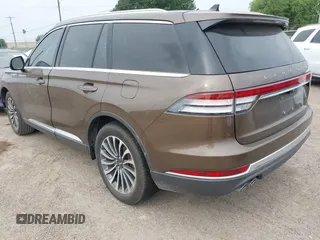 2022 Lincoln Aviator Reserve z VIN 5LM5J7WC7NGL17505, wystawiony jako IAAI lot #42127205 z przebiegiem 35 018 mil mil oraz . Historia ofert i sprzedaży dostępna na DreamBid. Obrazek 3.