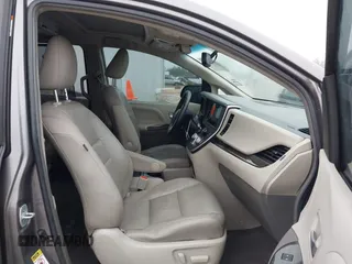 2017 Toyota Sienna XLE Auto Access Seat with VIN 5TDYZ3DC8HS776058, listed as a IAAI auction lot 41945909 with 138,899 mi miles. Bid and sale history available at carsss.com. Image 5.