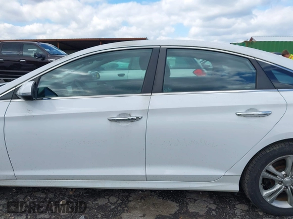 2018 Hyundai Sonata Limited with VIN 5NPE34AF9JH624049, listed as a IAAI auction lot 41977082 with 43,040 mi miles. Bid and sale history available at carsss.com. Image 14.