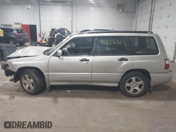 2001 Subaru Forester S w/Premium Pkg with VIN JF1SF65691H751789, listed as a IAAI auction lot 41825686 with 183,790 mi miles. Bid and sale history available at carsss.com. Image 14.