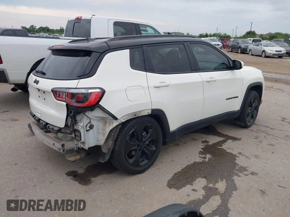 2020 Jeep Compass Latitude z VIN 3C4NJCBB3LT211543, wystawiony jako IAAI lot #42130702 z przebiegiem 70 227 mil mil oraz . Historia ofert i sprzedaży dostępna na DreamBid. Obrazek 4.