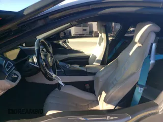 2015 BMW i8 z VIN WBY2Z2C52FV391647, wystawiony jako Copart lot #76799904 z przebiegiem 59 814 mil mil oraz Czysty tytuł • Clean title. Historia ofert i sprzedaży dostępna na DreamBid. Obrazek 7.