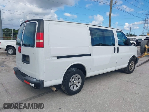 2013 Chevrolet Express Cargo z VIN 1GCSGAFX1D1178983, wystawiony jako IAAI lot #42161794 z przebiegiem 203 985 mil mil oraz . Historia ofert i sprzedaży dostępna na DreamBid. Obrazek 4.