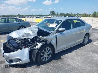 2013 Volkswagen Jetta SE с VIN 3VWDP7AJ6DM376487, выставлен на аукционе IAAI как лот 42362475 с пробегом 124 324 миль миль и . История ставок и продаж доступна на DreamBid. Изображение 2.