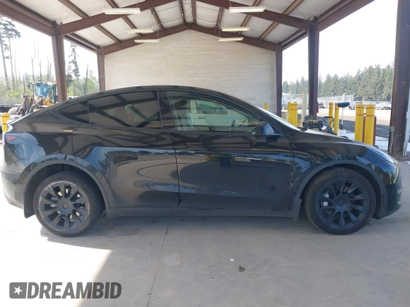 2022 Tesla Model Y Long Range with VIN 7SAYGDEE1NF550202, listed as a IAAI auction lot 42121718 with 28,211 mi miles and . Bid and sale history available at carsss.com. Image 13.