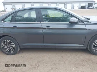 2021 Volkswagen Jetta SEL Premium z VIN 3VWG57BU8MM017203, wystawiony jako IAAI lot #42263741 z przebiegiem 26 556 mil mil oraz . Historia ofert i sprzedaży dostępna na DreamBid. Obrazek 13.