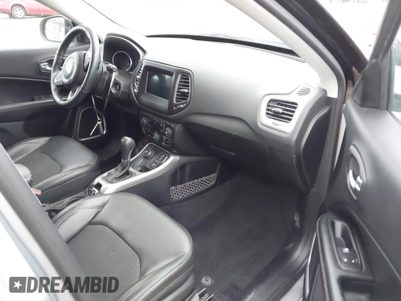 2018 Jeep Compass Latitude with VIN 3C4NJDBB1JT303009, listed as a IAAI auction lot 42012766 with 161,463 mi miles. Bid and sale history available at carsss.com. Image 5.