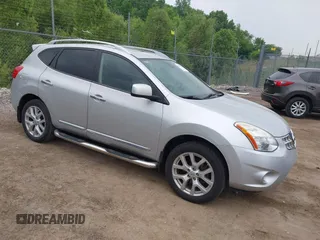2011 Nissan Rogue SV z VIN JN8AS5MV8BW679232, wystawiony jako IAAI lot #42508786 z przebiegiem 129 632 mil mil oraz . Historia ofert i sprzedaży dostępna na DreamBid. Obrazek 1.