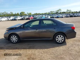 2010 Toyota Corolla z VIN 1NXBU4EE1AZ291154, wystawiony jako IAAI lot #42225867 z przebiegiem 132 425 mil mil oraz . Historia ofert i sprzedaży dostępna na DreamBid. Obrazek 14.