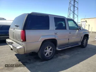 2000 Cadillac Escalade z VIN 1GYEK63R5YR187895, wystawiony jako Copart lot #72468044 z przebiegiem 189 026 mil mil oraz Tytuł czysty. Historia ofert i sprzedaży dostępna na DreamBid. Obrazek 3.