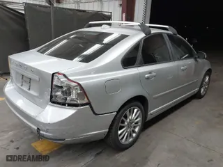 2010 Volvo S40 with VIN YV1382MS2A2504255, listed as a IAAI auction lot 41903061 with 254,595 mi miles. Bid and sale history available at carsss.com. Image 4.