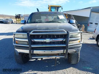 1999 Chevrolet Silverado 1500 LT with VIN 1GCEK19T8XE119804, listed as a IAAI auction lot 41624276 with 274,550 mi miles. Bid and sale history available at carsss.com. Image 13.