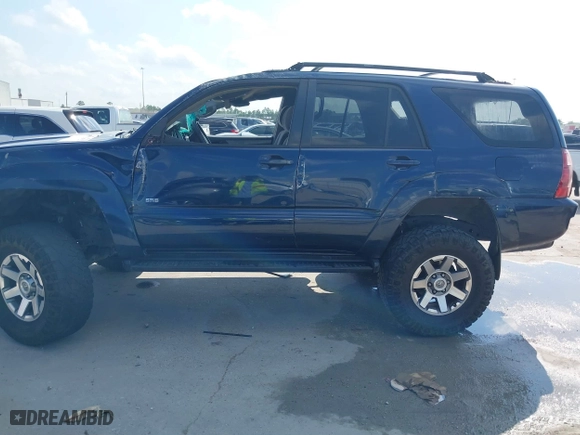 2005 Toyota 4Runner SR5 with VIN JTEZU14R358031340, listed as a IAAI auction lot 40371472 with 204,320 mi miles. Bid and sale history available at carsss.com. Image 17.