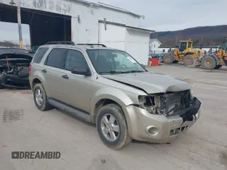 2010 Ford Escape XLT with VIN 1FMCU9D7XAKA31867, listed as a IAAI auction lot 41832337 with 184,993 mi miles. Bid and sale history available at carsss.com. Image 1.