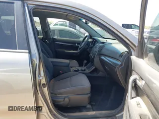 2013 Kia Sorento LX with VIN 5XYKTDA20DG346430, listed as a IAAI auction lot 42180778 with 166,275 mi miles. Bid and sale history available at carsss.com. Image 5.