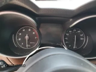 2019 Alfa Romeo Stelvio z VIN ZASPAKAN8K7C49262, wystawiony jako Copart lot #54317625 z przebiegiem Nie podano mil oraz Nie do naprawy • Non repairable. Historia ofert i sprzedaży dostępna na DreamBid. Obrazek 9.