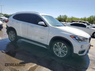 2017 BMW X1 xDrive28i z VIN WBXHT3Z36H4A55751, wystawiony jako Copart lot #56922145 z przebiegiem 62 760 mil mil oraz Szkoda całkowita • Salvage title. Historia ofert i sprzedaży dostępna na DreamBid. Obrazek 4.