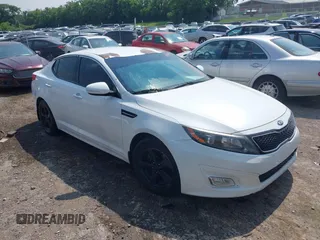 2015 Kia Optima LX z VIN 5XXGM4A70FG362245, wystawiony jako IAAI lot #42398265 z przebiegiem 218 888 mil mil oraz . Historia ofert i sprzedaży dostępna na DreamBid. Obrazek 1.
