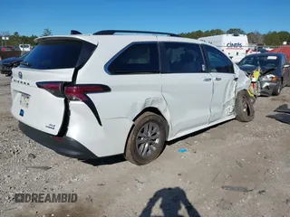 2022 Toyota Sienna XLE with VIN 5TDYRKEC1NS136293, listed as a IAAI auction lot 41694404 with 155,772 mi miles. Bid and sale history available at carsss.com. Image 4.