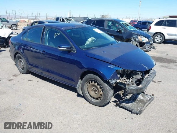 2011 Volkswagen Jetta Sedan SE w/Convenience & Sunroof PZEV with VIN 3VWDZ7AJ5BM068069, listed as a IAAI auction lot 41866154 with 215,407 mi miles. Bid and sale history available at carsss.com. Image 1.