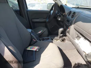 2002 Jeep Liberty Sport with VIN 1J4GL48KX2W319774, listed as a IAAI auction lot 41907101 with Not Provided miles. Bid and sale history available at carsss.com. Image 5.