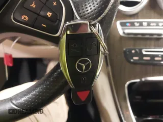 2019 Mercedes-Benz GLC 300 z VIN WDC0G4KB5KV123522, wystawiony jako IAAI lot #40485029 z przebiegiem 48 685 mil mil oraz . Historia ofert i sprzedaży dostępna na DreamBid. Obrazek 11.