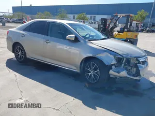 2014 Toyota Camry L with VIN 4T4BF1FK9ER393634, listed as a IAAI auction lot 41641748 with 52,017 mi miles. Bid and sale history available at carsss.com. Image 1.