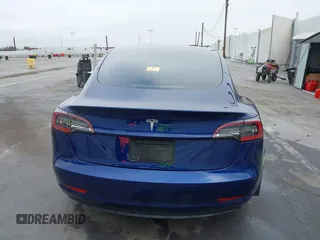 2023 Tesla Model 3 z VIN 5YJ3E1EA0PF481160, wystawiony jako IAAI lot #42704086 z przebiegiem 23 308 mil mil oraz . Historia ofert i sprzedaży dostępna na DreamBid. Obrazek 16.