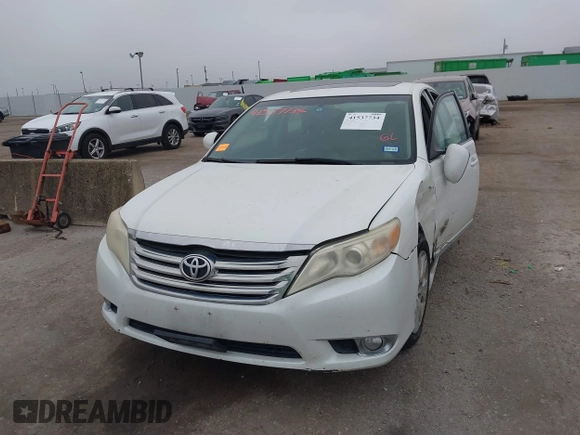 2012 Toyota Avalon z VIN 4T1BK3DB5CU453278, wystawiony jako IAAI lot #41537734 z przebiegiem 183 492 mil mil oraz . Historia ofert i sprzedaży dostępna na DreamBid. Obrazek 12.