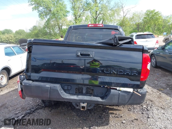 2018 Toyota Tundra SR5 z VIN 5TFDW5F15JX766487, wystawiony jako IAAI lot #42201299 z przebiegiem 251 069 mil mil oraz . Historia ofert i sprzedaży dostępna na DreamBid. Obrazek 16.